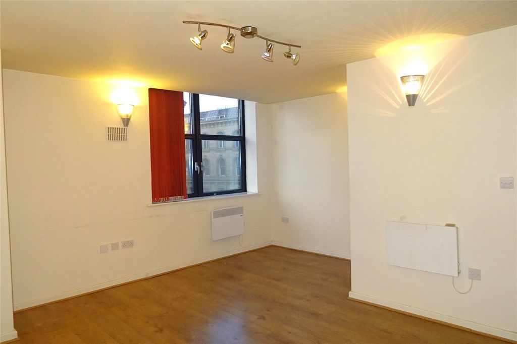 Property photo 3 of 8 Picture No. 14