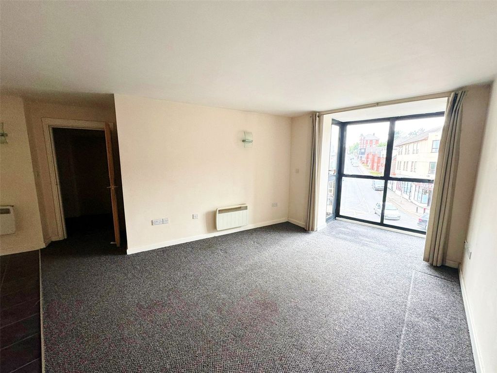 Property photo 3 of 9 Lounge Area