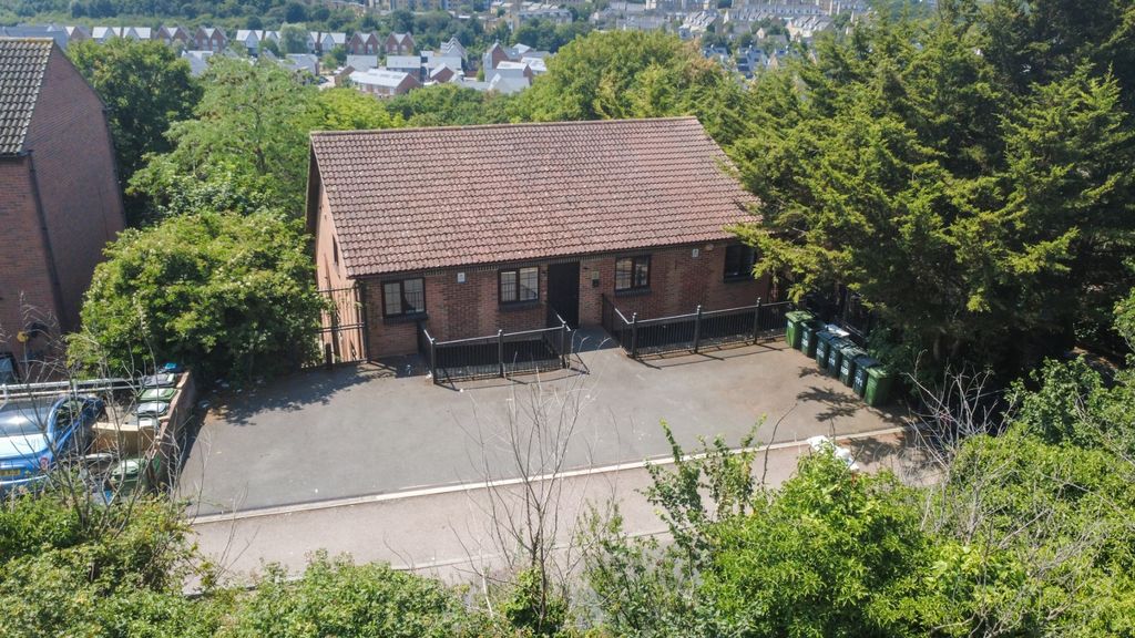 Property photo 2 of 15 5287191