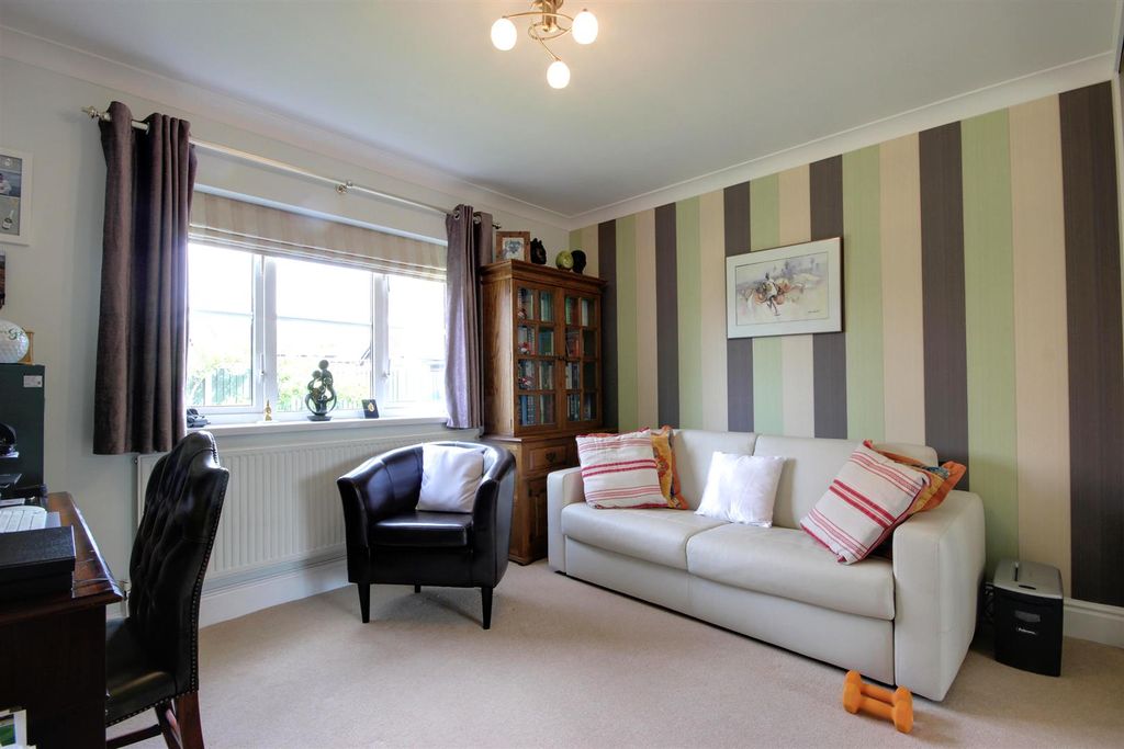 Property photo 3 of 35