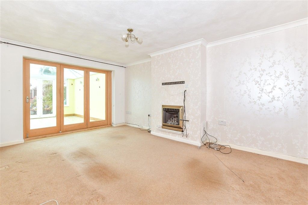 Property photo 2 of 13 Lounge