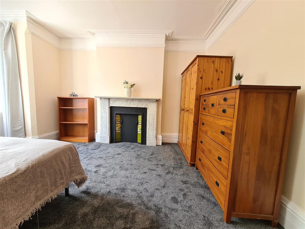 Property photo 3 of 33 Room 1