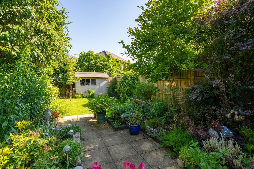 Property photo 2 of 27