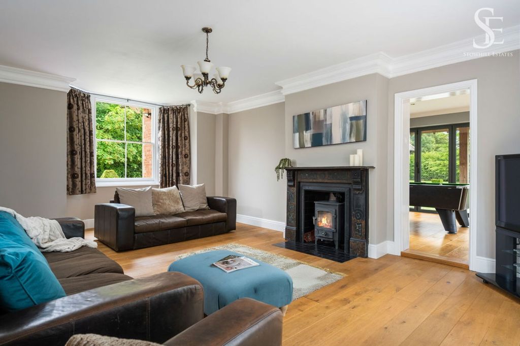 Property photo 3 of 28 Living Room