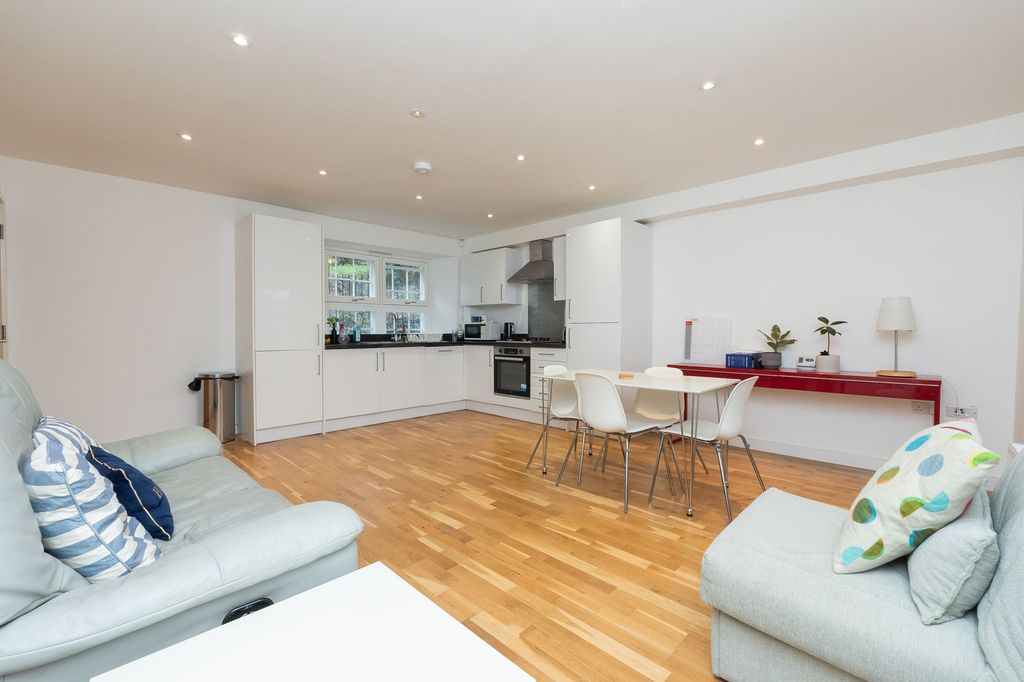 Property photo 2 of 21