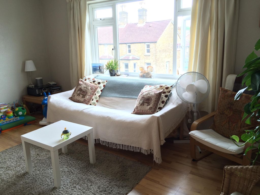 Property photo 3 of 4 Living Room