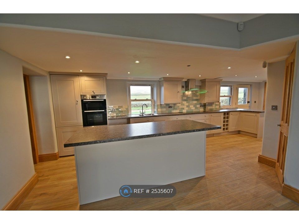 Property photo 3 of 28