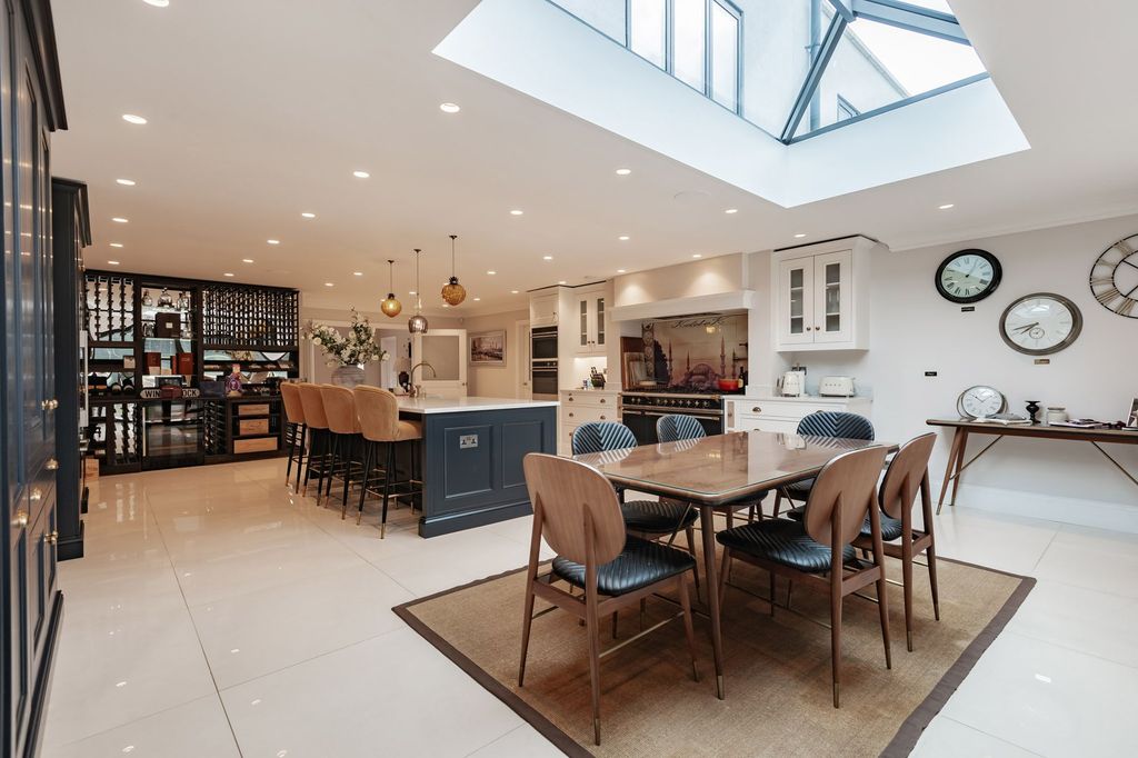 Property photo 2 of 37