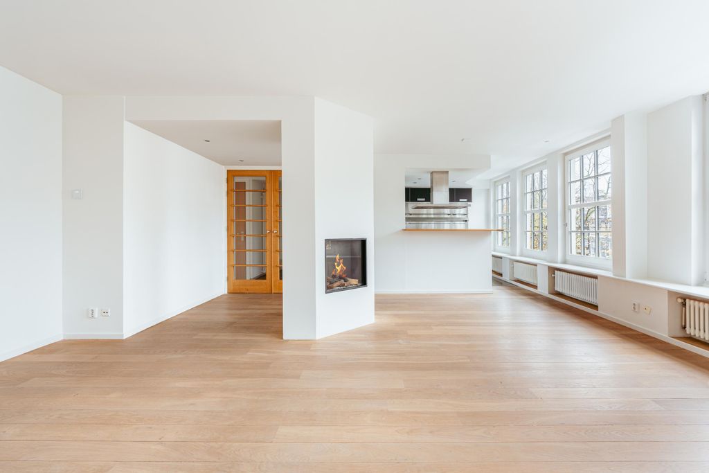 Property photo 2 of 31