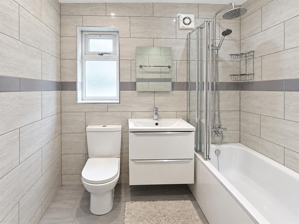 Property photo 3 of 5 Bright, Clean Bathroom Listing.Png