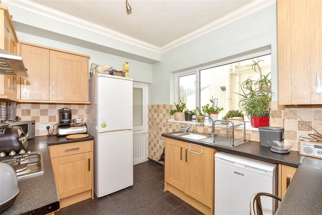 Property photo 3 of 9 Kitchen