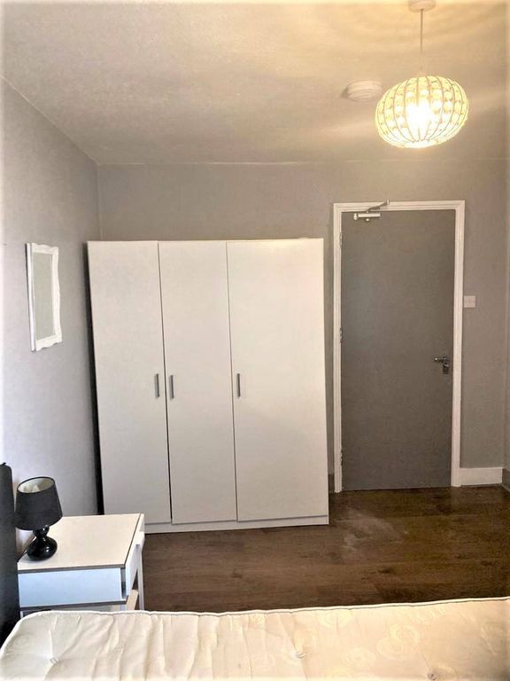 Property photo 3 of 4 Room