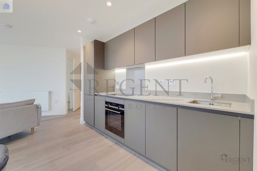 Property photo 3 of 16 Kitchen