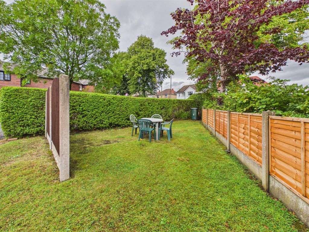 Property photo 2 of 13 Outsuide
