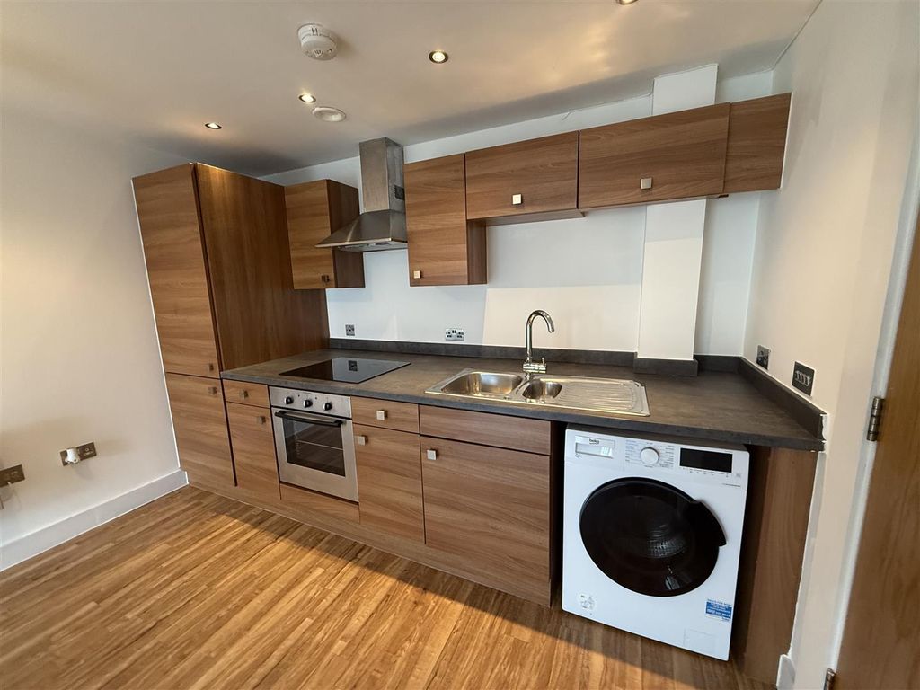 Property photo 2 of 9