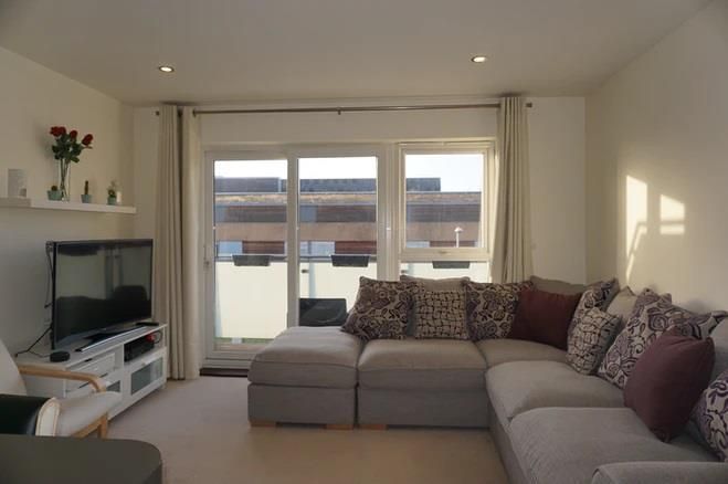 Property photo 3 of 18 Living Room