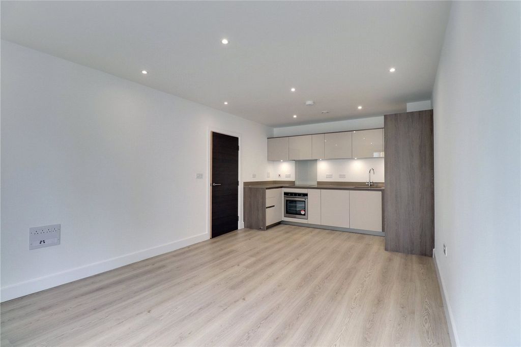 Property photo 2 of 11 Kichen/Living