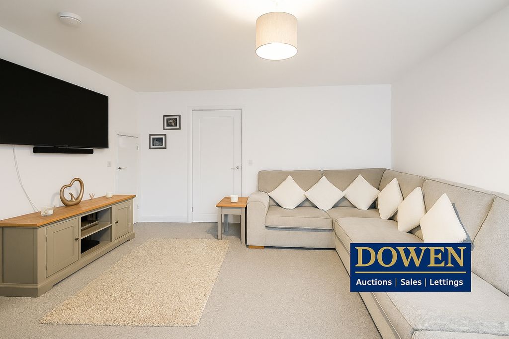 Property photo 2 of 10 Designer (43)
