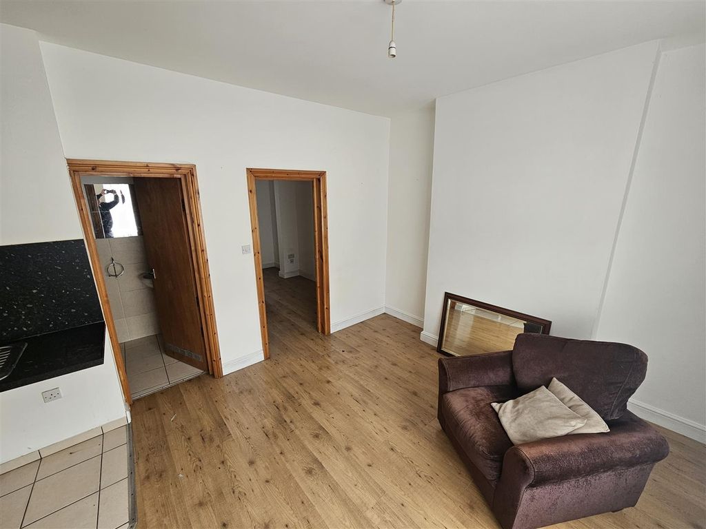 Property photo 2 of 7 Lounge