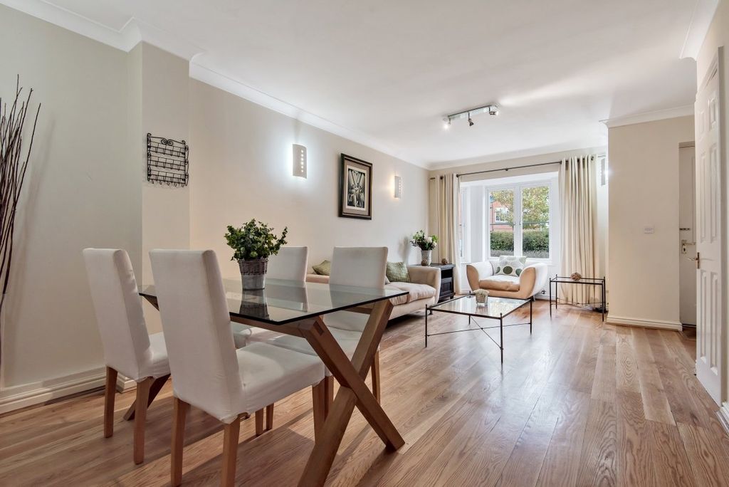 Property photo 2 of 11 379820 (5)