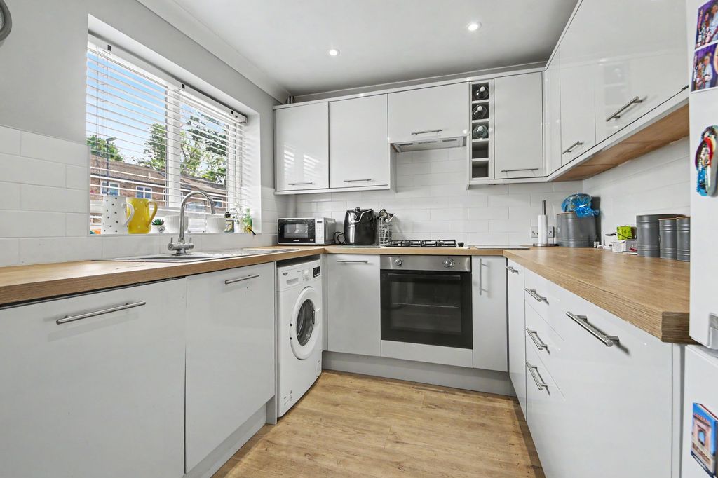 Property photo 3 of 14