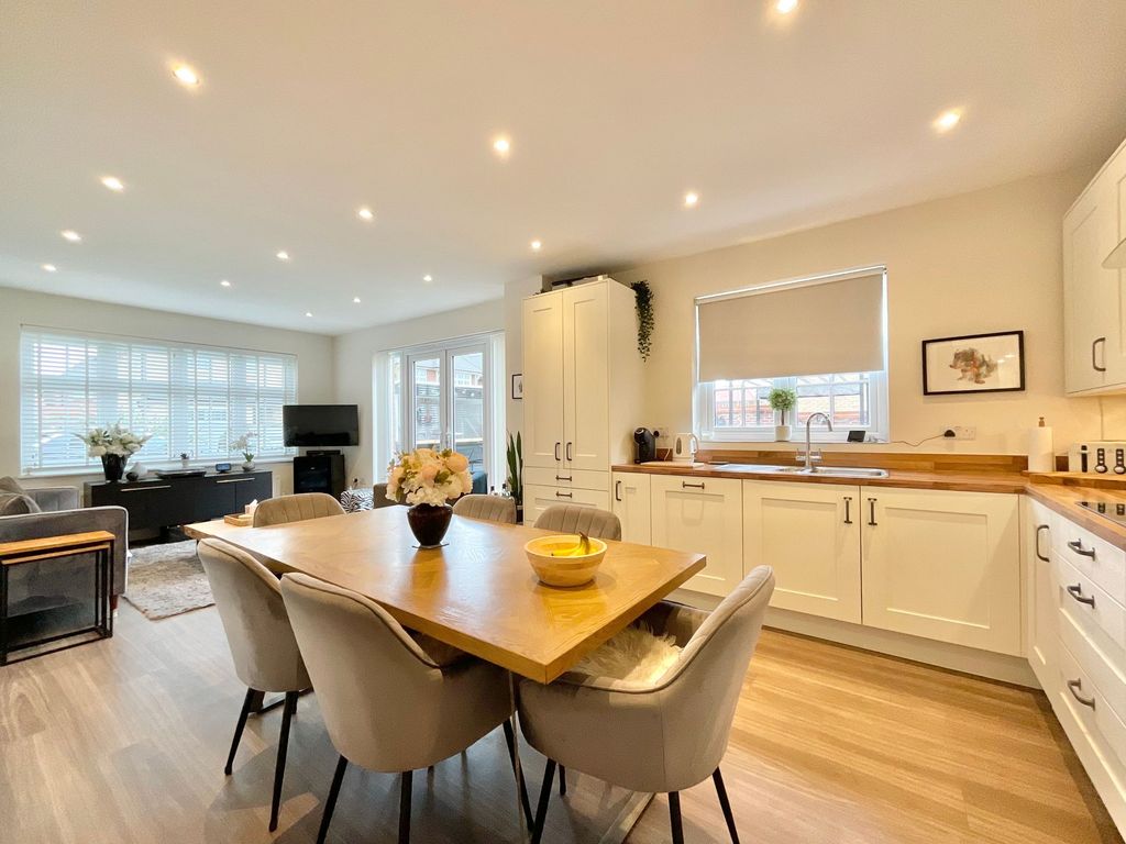 Property photo 3 of 31