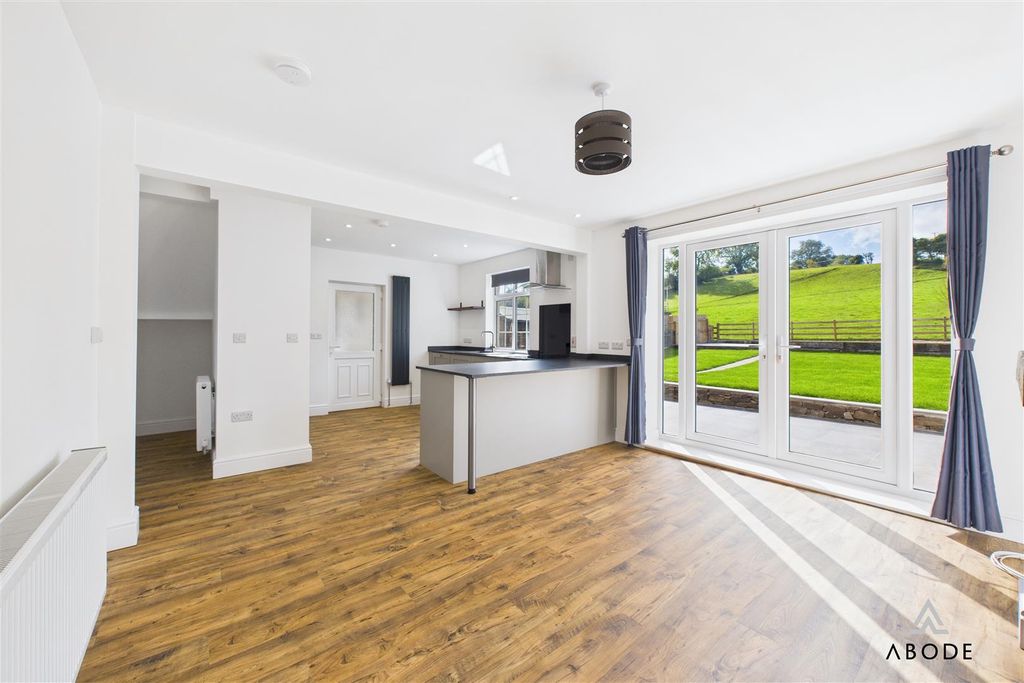 Property photo 3 of 21 Cam02544G0-Pr0316-Still013.Jpg