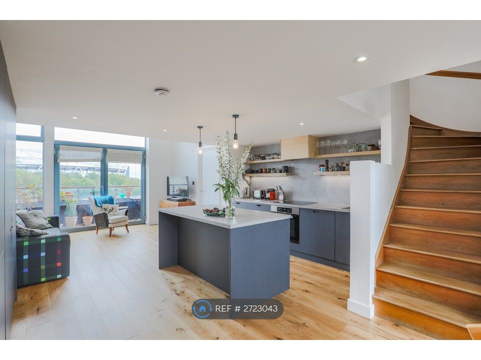 Property photo 1 of 17 Kitchen / Living Room