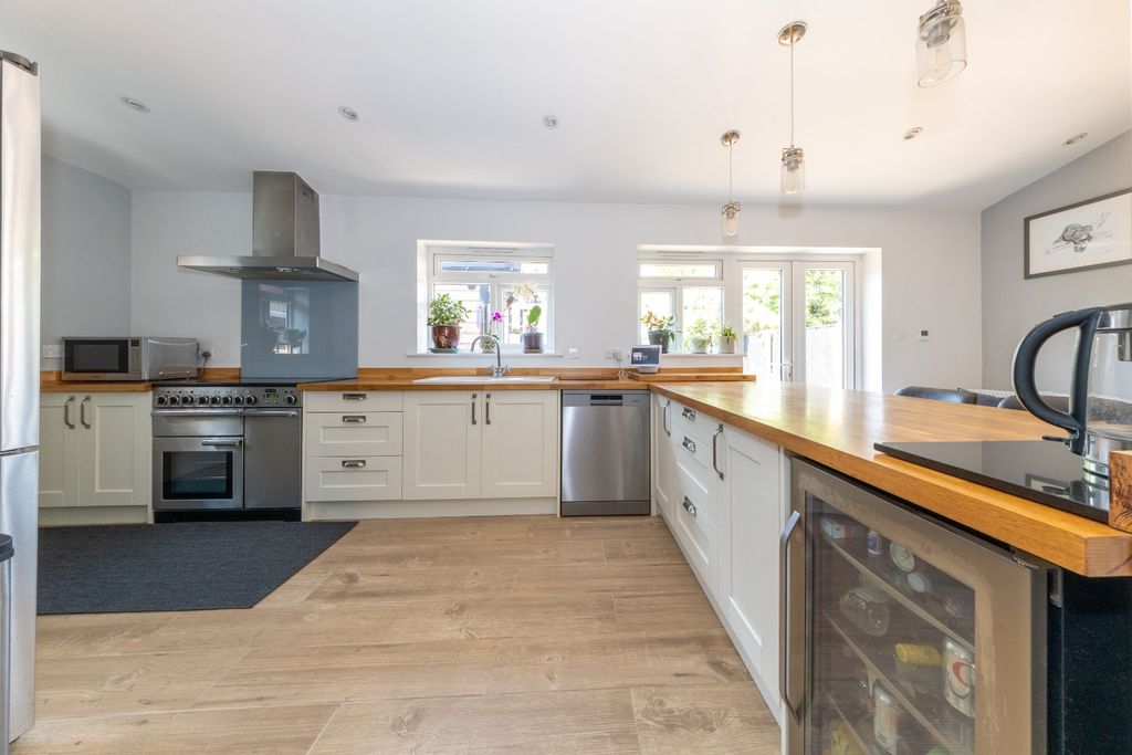 Property photo 2 of 22 5277851