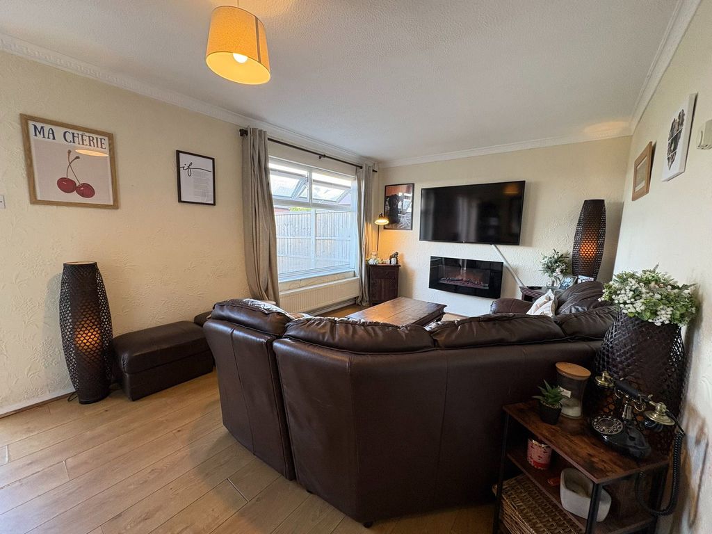 Property photo 2 of 27