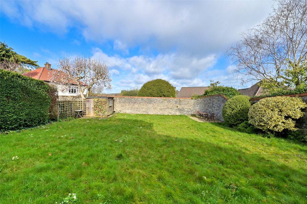 Property photo 3 of 14 Garden