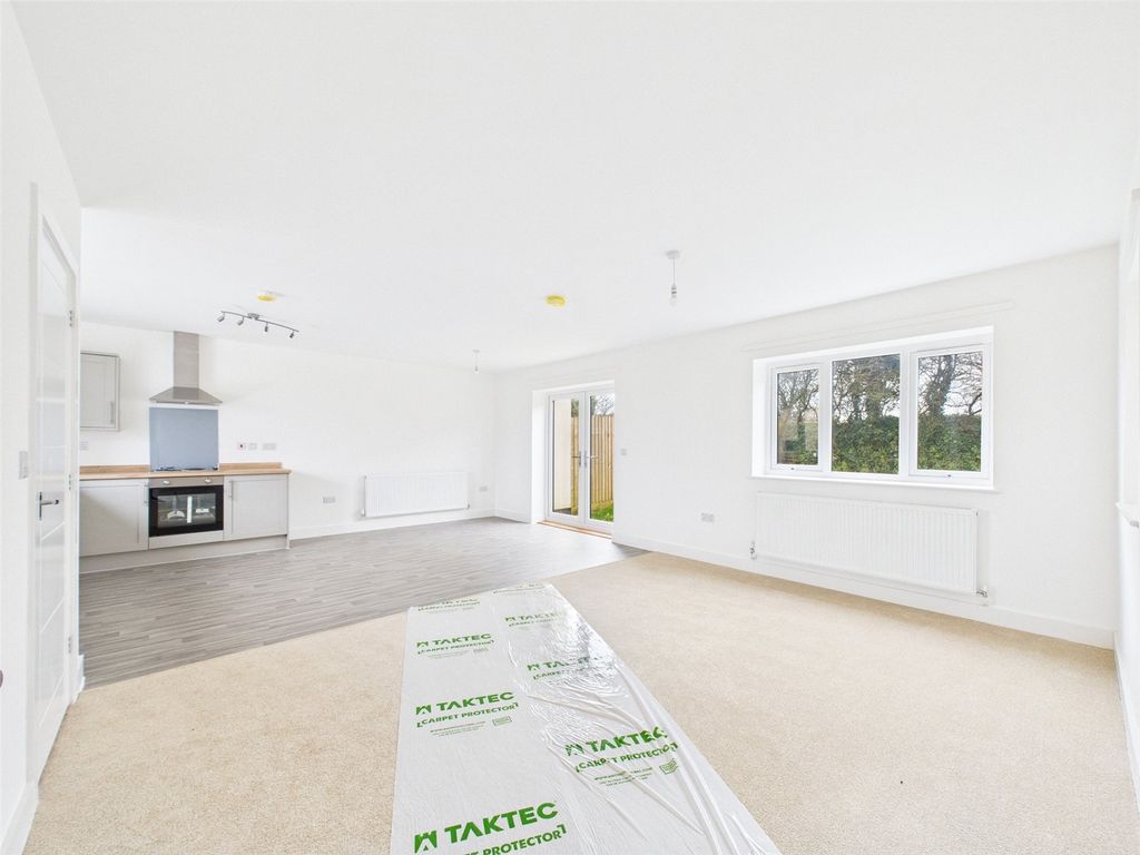 Property photo 2 of 15 Picture No. 25