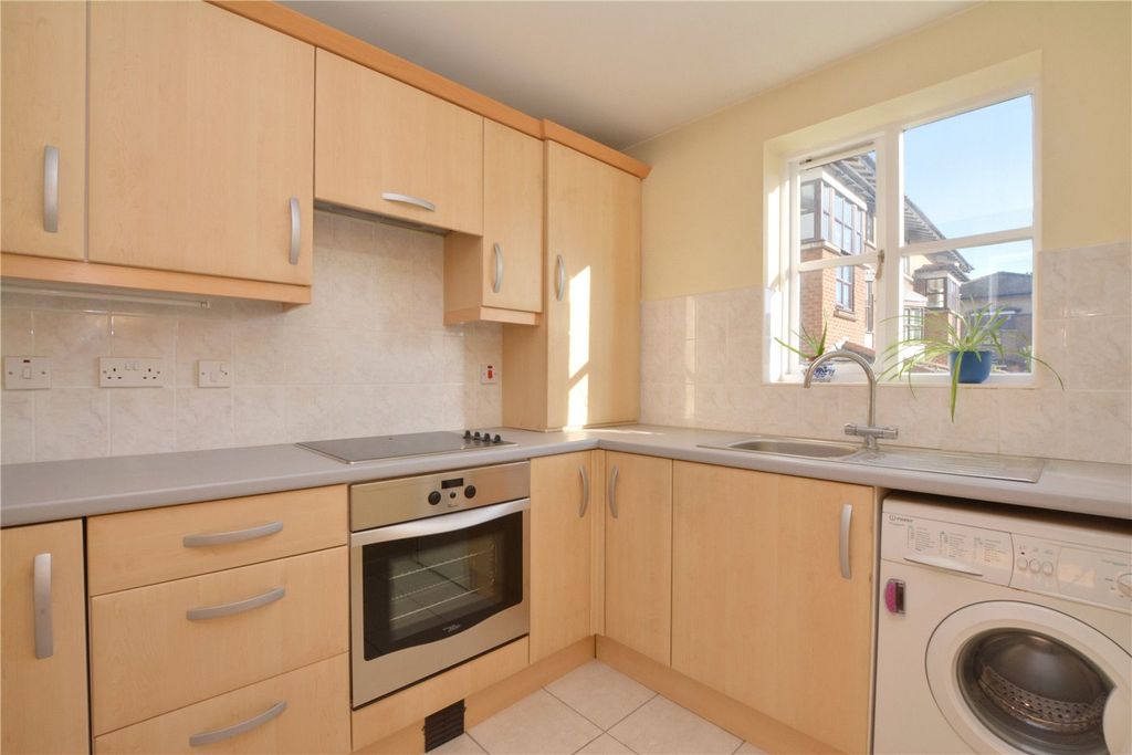 Property photo 2 of 8 Kitchen