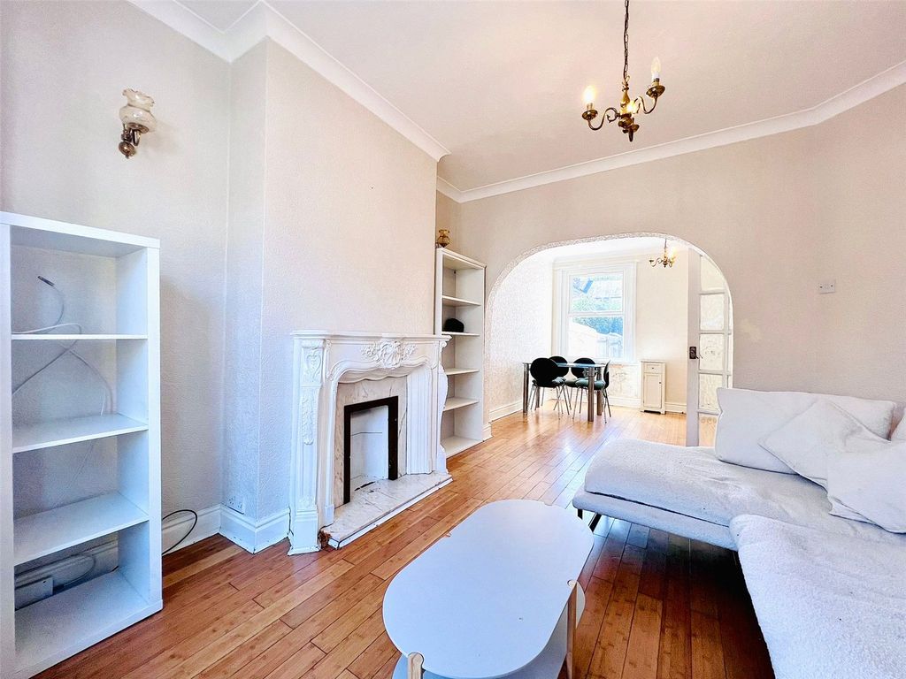 Property photo 2 of 12 Picture No. 11