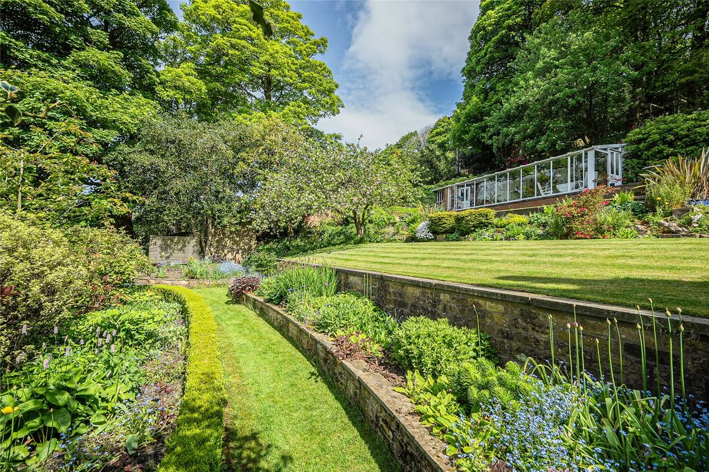 Property photo 2 of 28 Garden