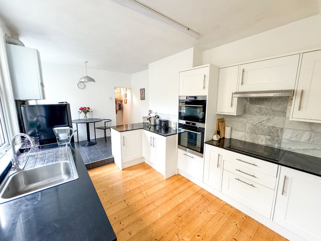 Property photo 2 of 21 4632354