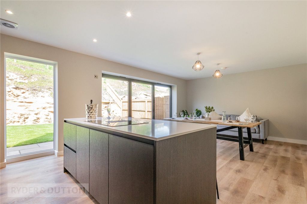 Property photo 3 of 35 Dining Kitchen