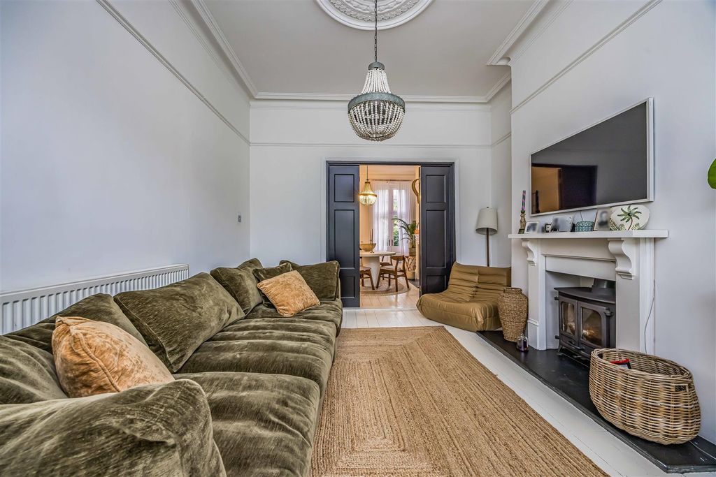 Property photo 2 of 31 106 Saint Andrews Road, Southsea-Small-Porticomark