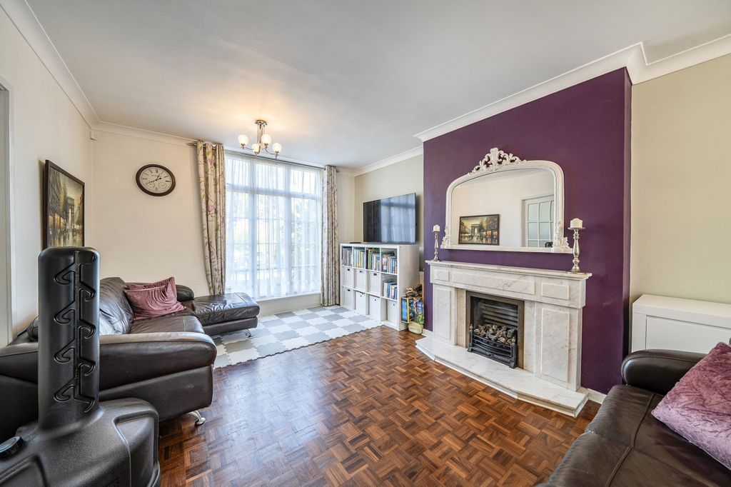 Property photo 3 of 17
