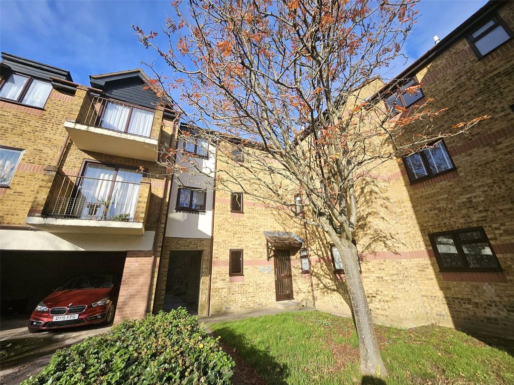 Property photo 1 of 8 Front Aspect