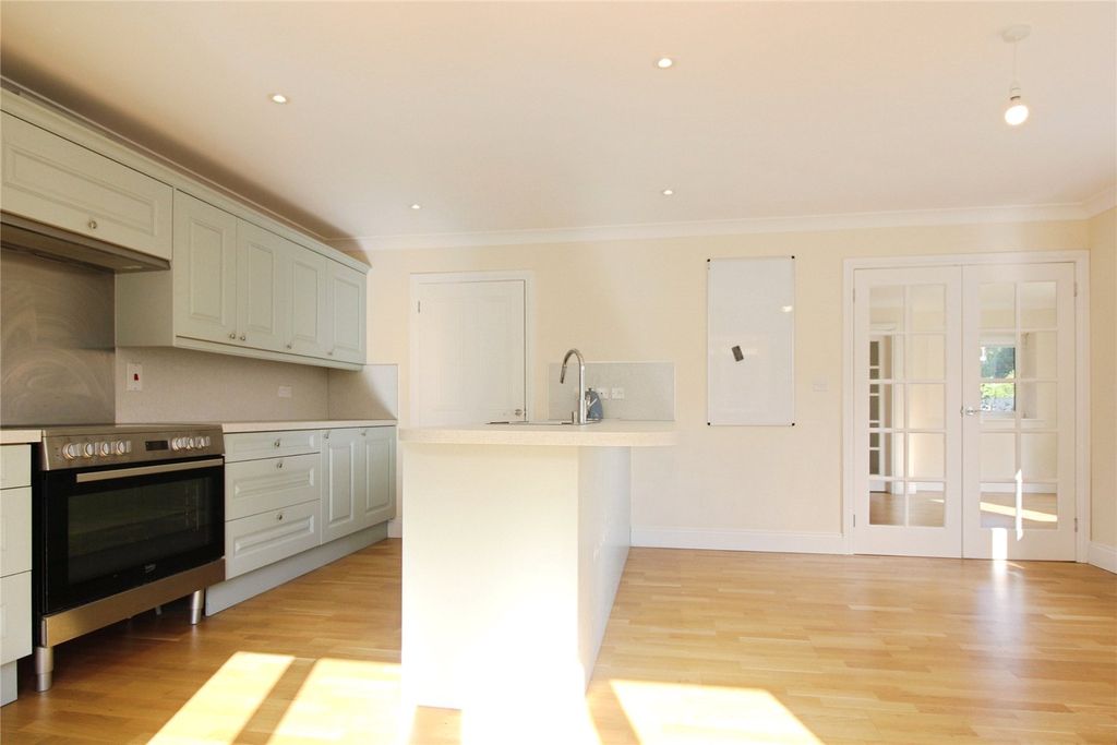 Property photo 2 of 18 Picture No. 14