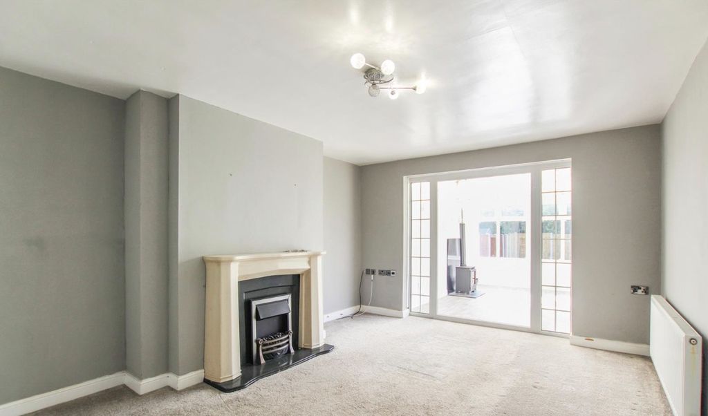 Property photo 3 of 12 5296192