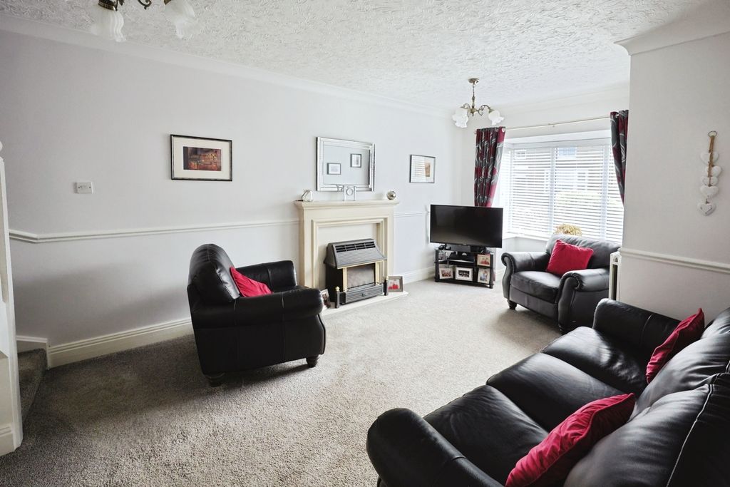 Property photo 2 of 16 Pbox-Living_Room-318898.Jpg