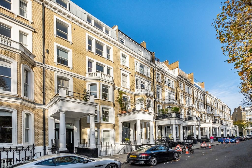 Property photo 3 of 23