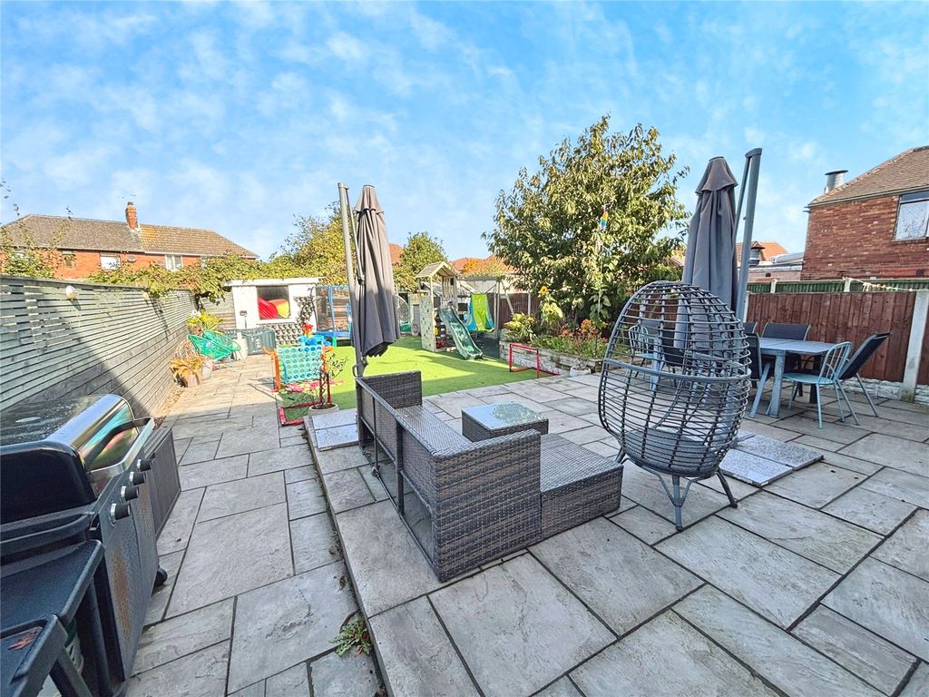 Property photo 3 of 13 Gardens