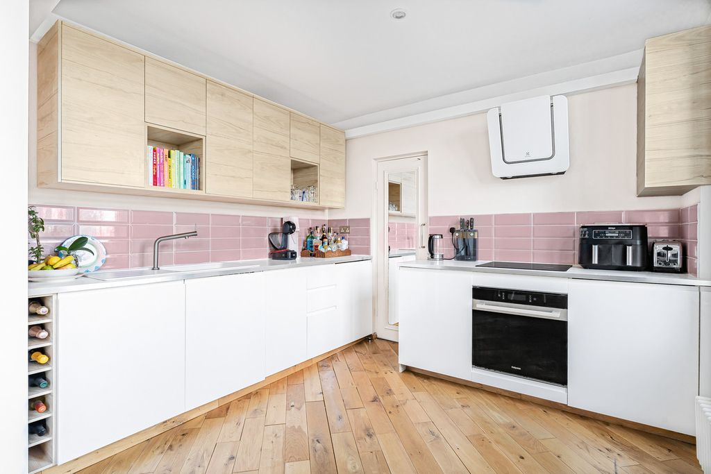 Property photo 1 of 25