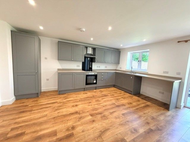 Property photo 3 of 13 Kitchen