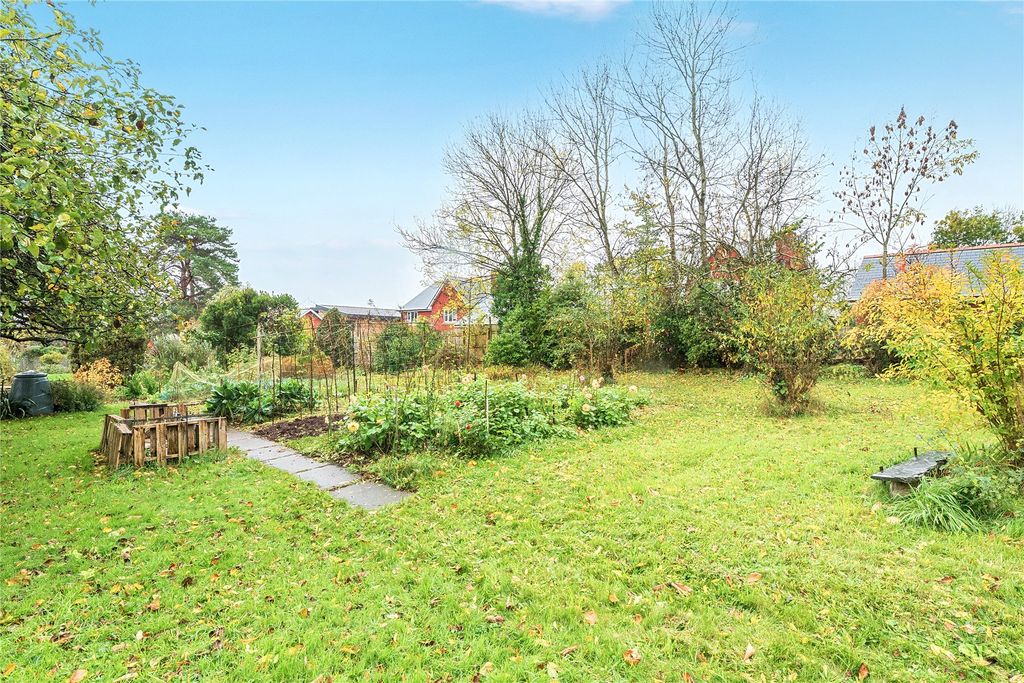 Property photo 3 of 14 Gardens