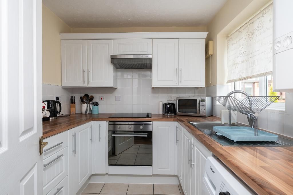 Property photo 2 of 18 Kitchen