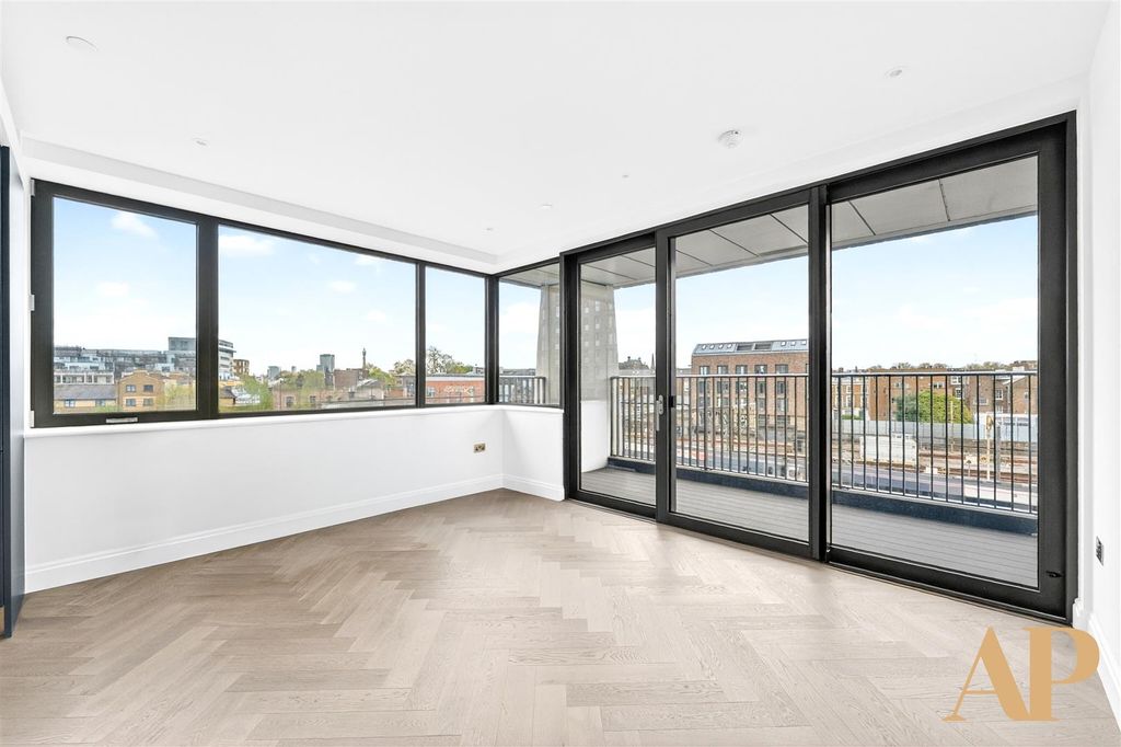 Property photo 2 of 18